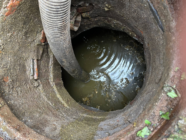 滨江化粪池清理的周期与注意事项