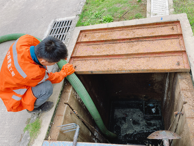 滨江抽化粪池